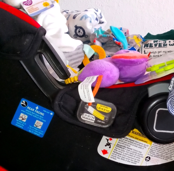 a baby boy bundle- Carseat,new toys,clothes,etc - Picture 8 of 11
